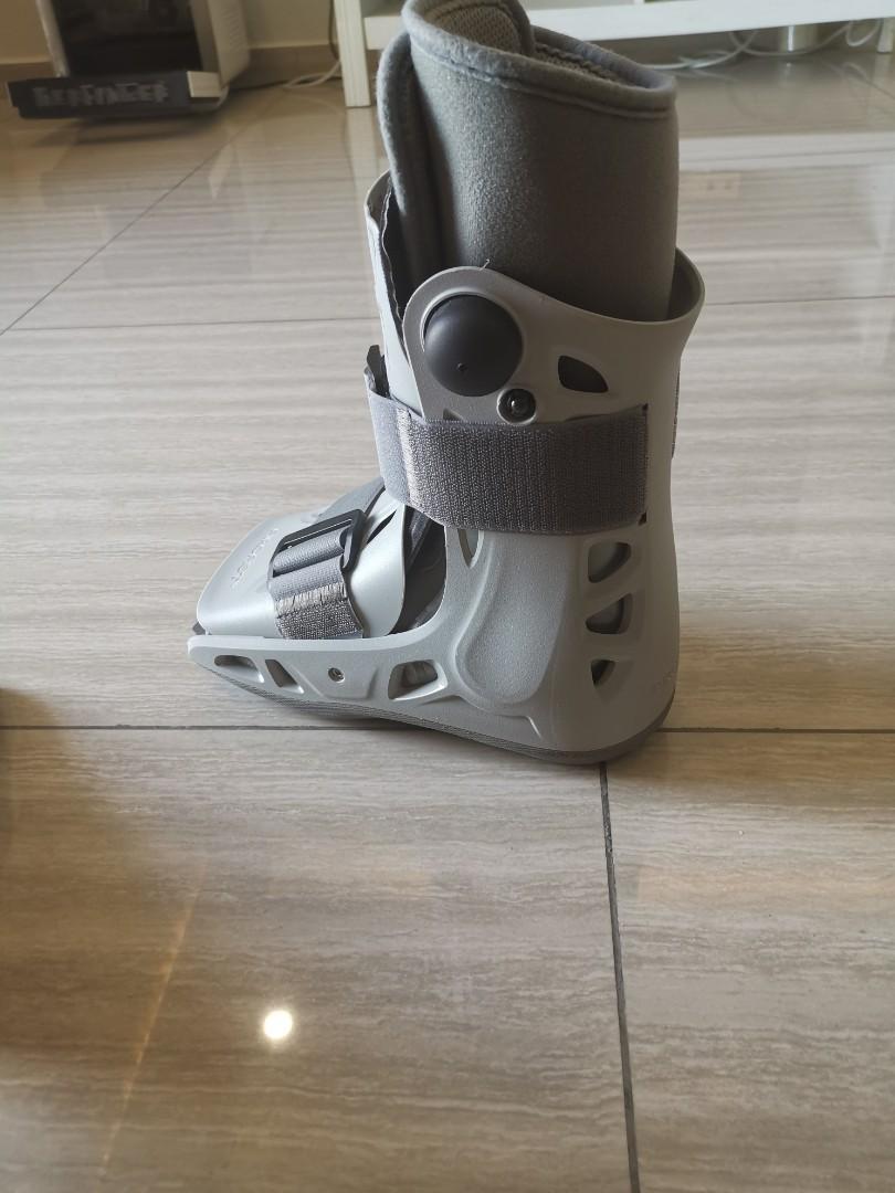 Aircast boot, Men's Fashion, Activewear on Carousell