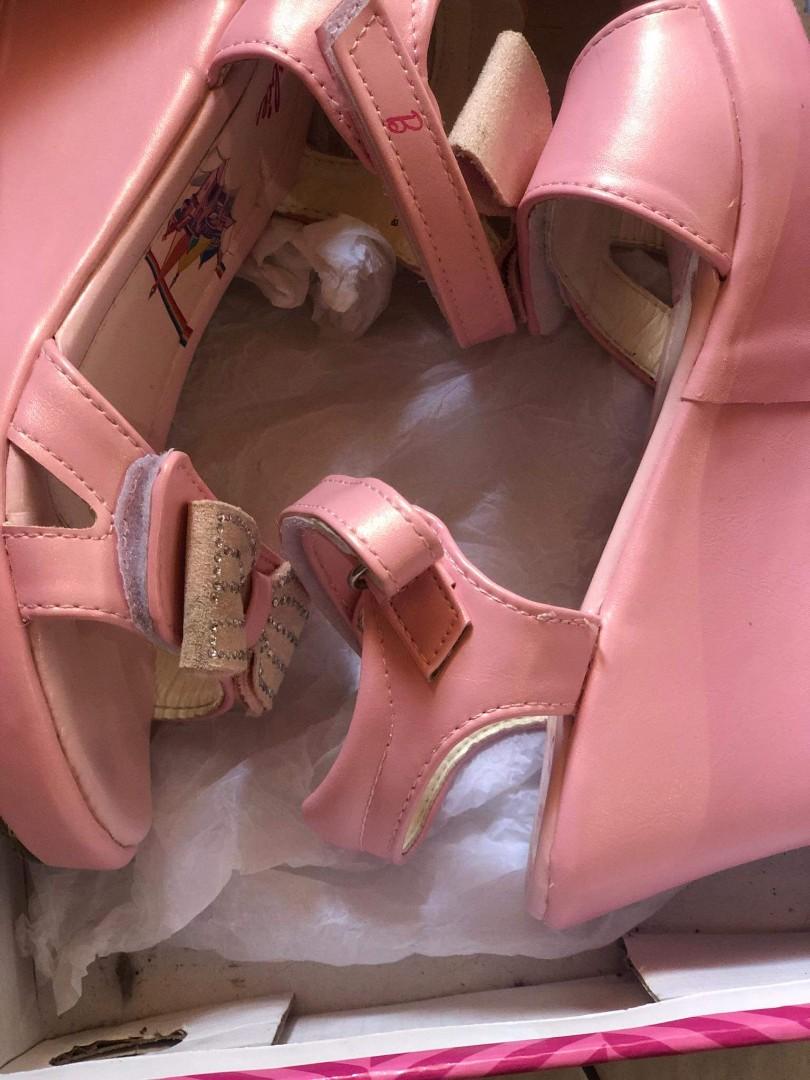 Barbie Sandals (Category: Babies & Kids Fashion) located in Pasig City. Submitted by aronlinebazaar (Listing ID 268381962, Image 2). Description: Barbie Sandals Size 1 on Tag (see box tag) Used few times then stored. Very Good Used Condition. MOP: BDO BPI GCASH SF C/O BUYER.
