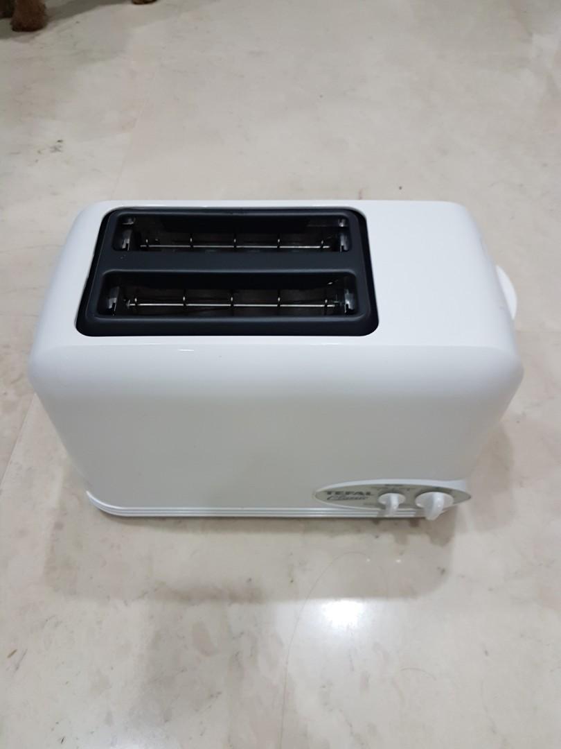 Bread Toaster (Category: Everything Else) located in Singapore. Submitted by fre8161 (Listing ID 268501108, Image 1). Description: Brand new. Not use yet.