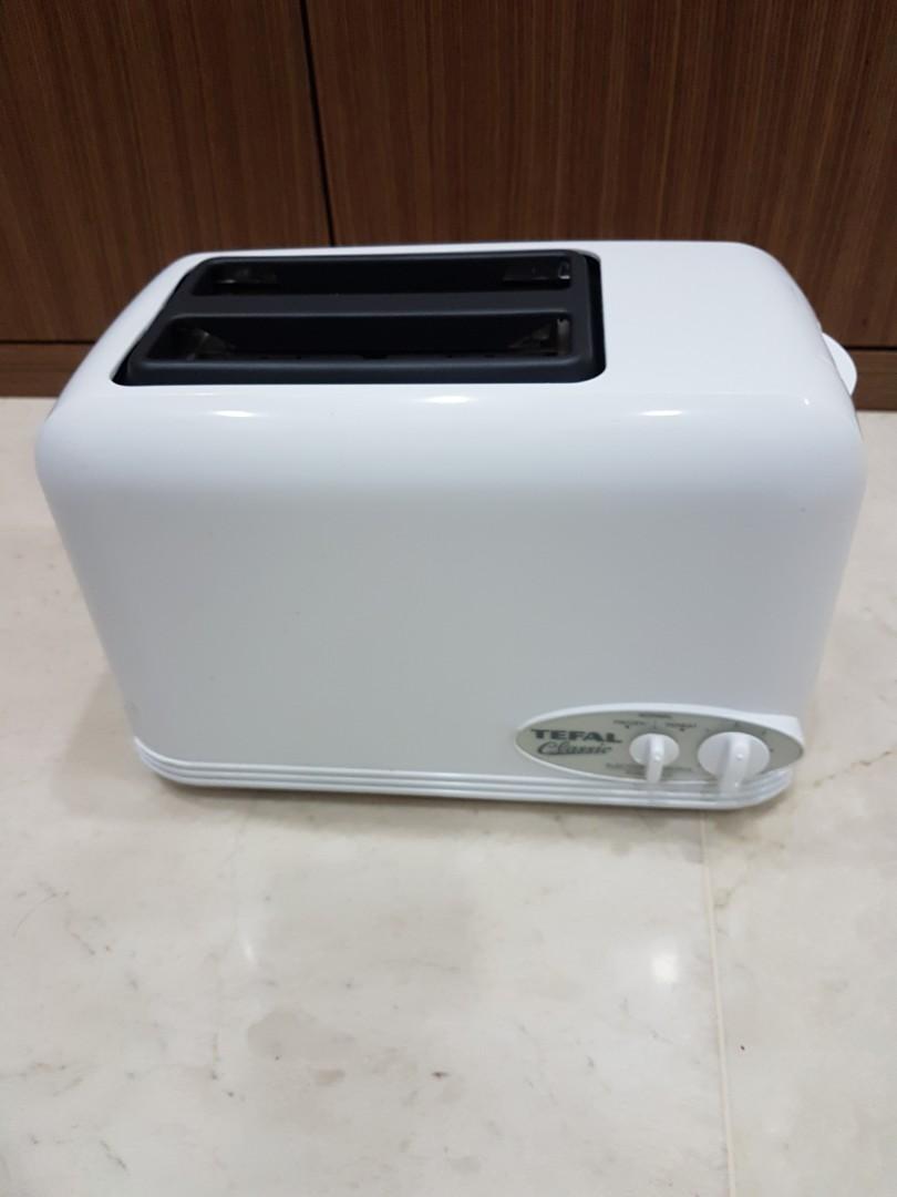 Bread Toaster (Category: Everything Else) located in Singapore. Submitted by fre8161 (Listing ID 268501108, Image 2). Description: Brand new. Not use yet.