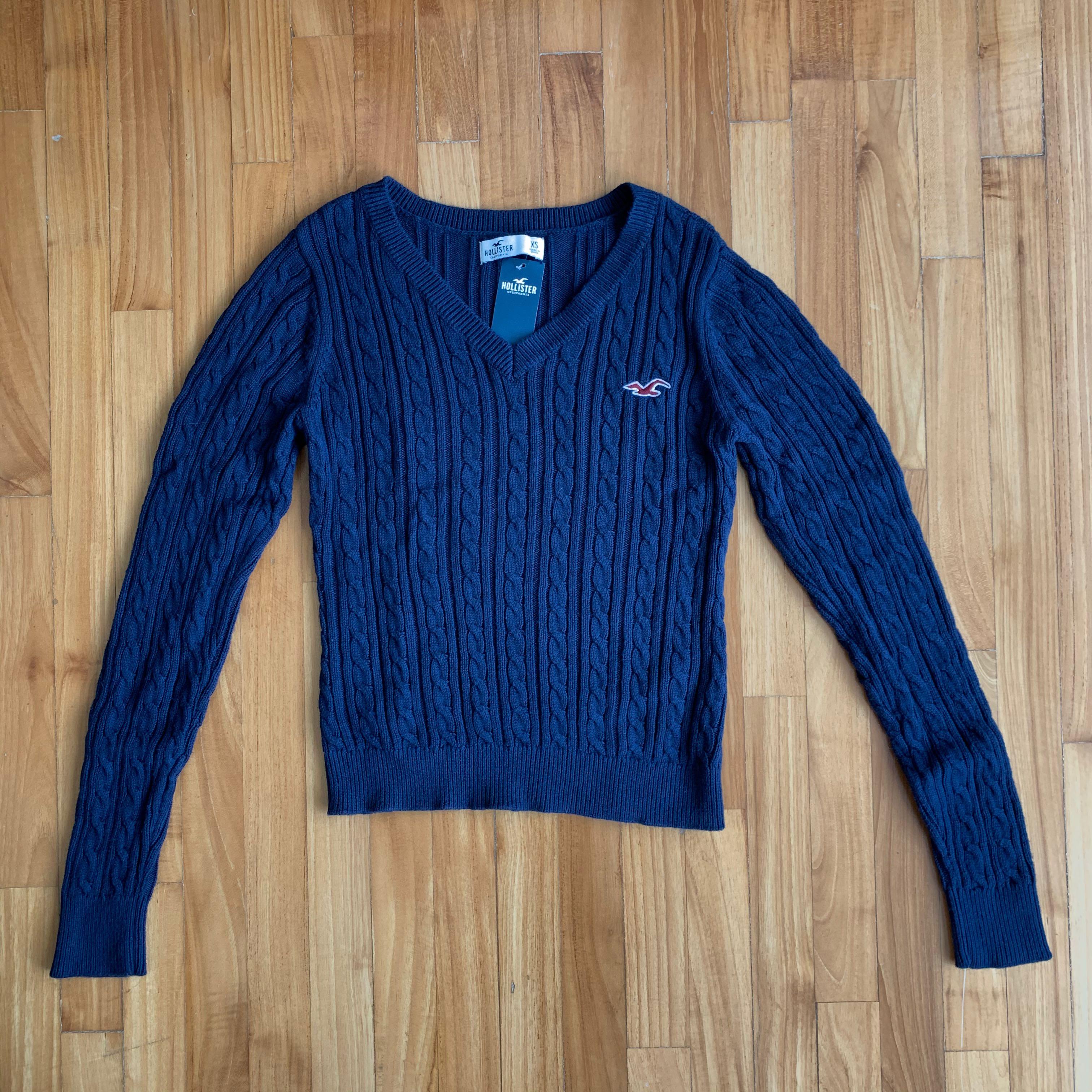 HOLLISTER navy v neck cable knit jumper