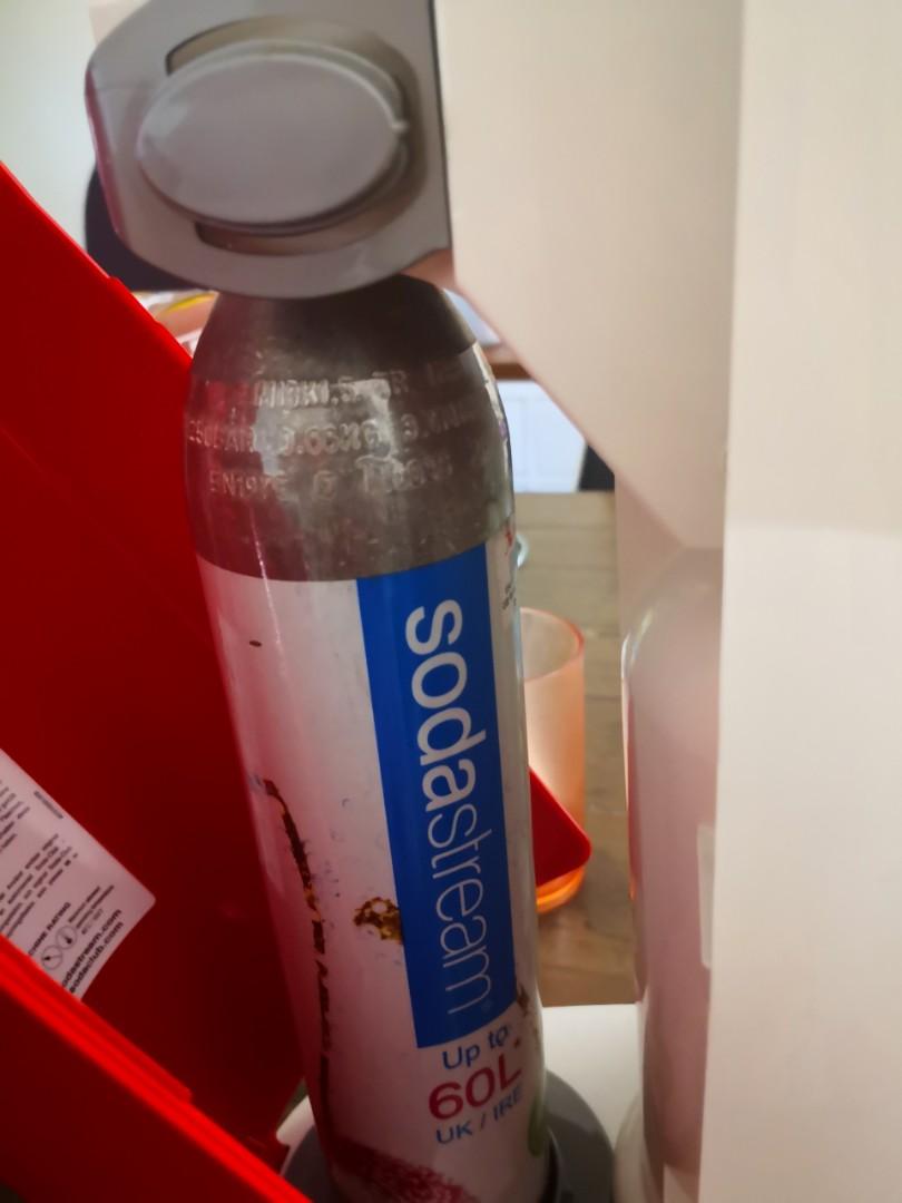 SodaStream Fountain Jet A200 Starter Kit with CO2 cylinder and 2
