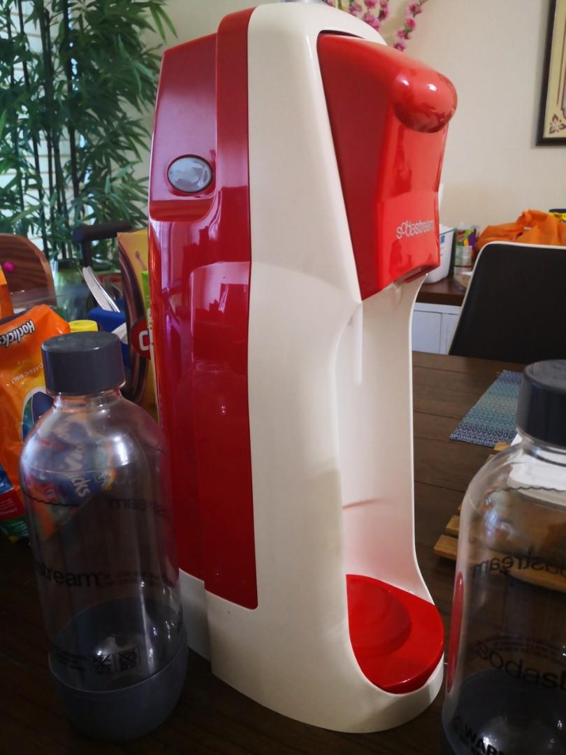 SodaStream Fountain Jet A200 Starter Kit with CO2 cylinder and 2