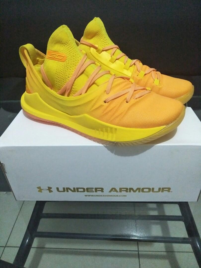 UA Curry 5 Asia Tour (Category: Sneakers) located in Cainta. Submitted by kyrie_devonn22 (Listing ID 268379358, Image 3). Description: UA Curry 5 Asia Tour Limited Size 8 9++/10 Condition Complete 4500 Cainta/Ortigas Meetup 09274382907.