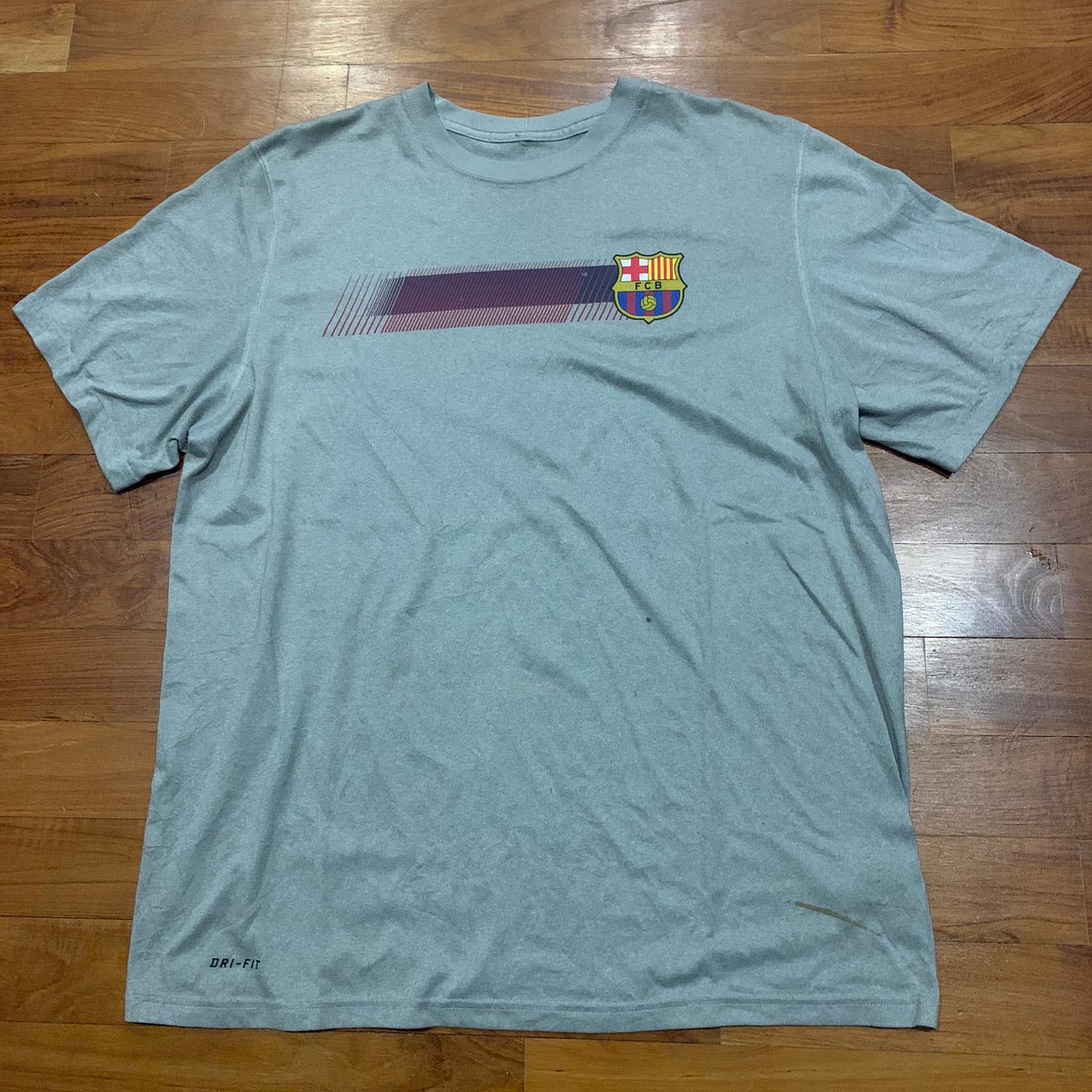 Vintage NIKE Barcelona T-Shirt, Men's Fashion, Tops & Sets, Tshirts
