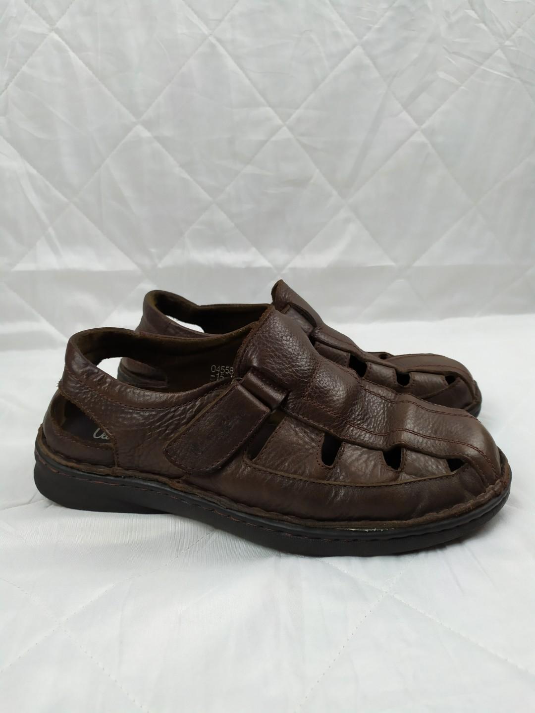 Men's slippers valentino Rudy, Men's Fashion, Footwear, Casual shoes on  Carousell
