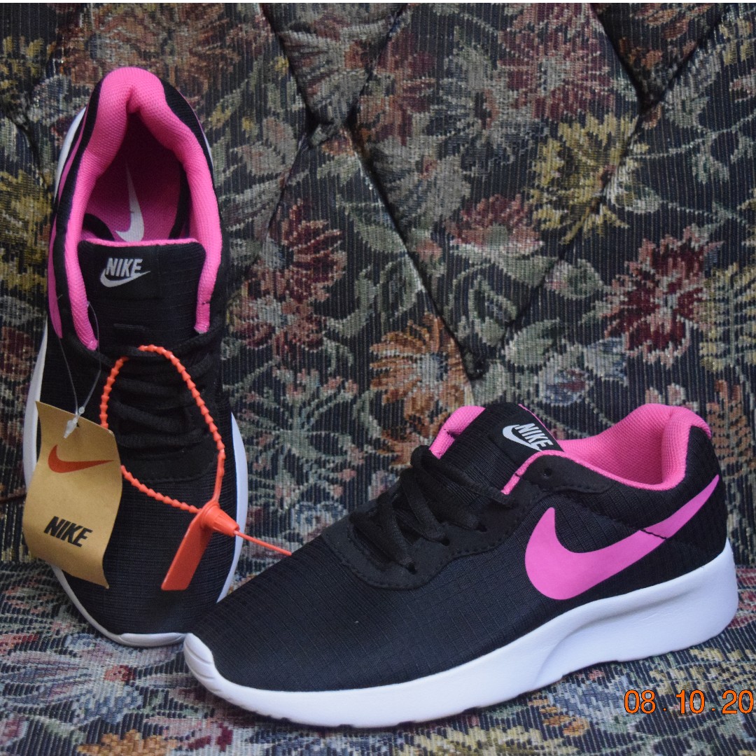 nike black pink shoes