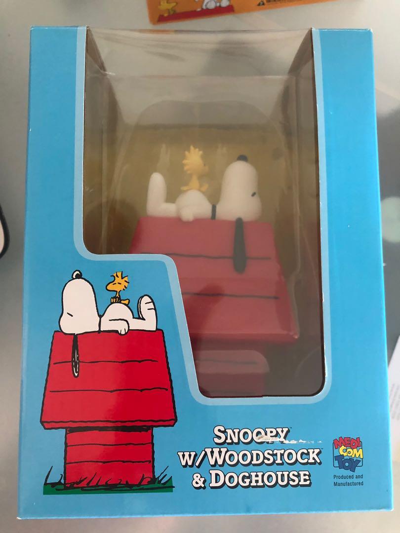 snoopy dog house toy
