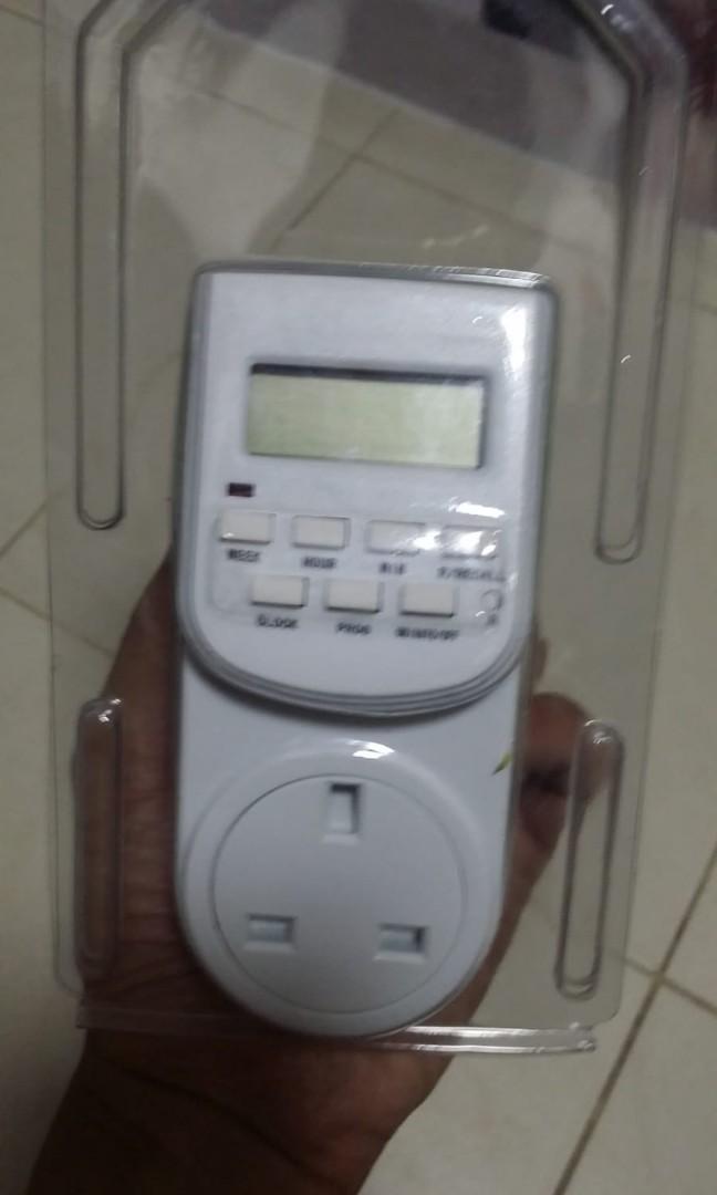 Timer Plug (Category: Electrical, Adaptors & Sockets) located in Singapore. Submitted by orinks (Listing ID 268550850, Image 1). Description: Totally new Preferable meet up.