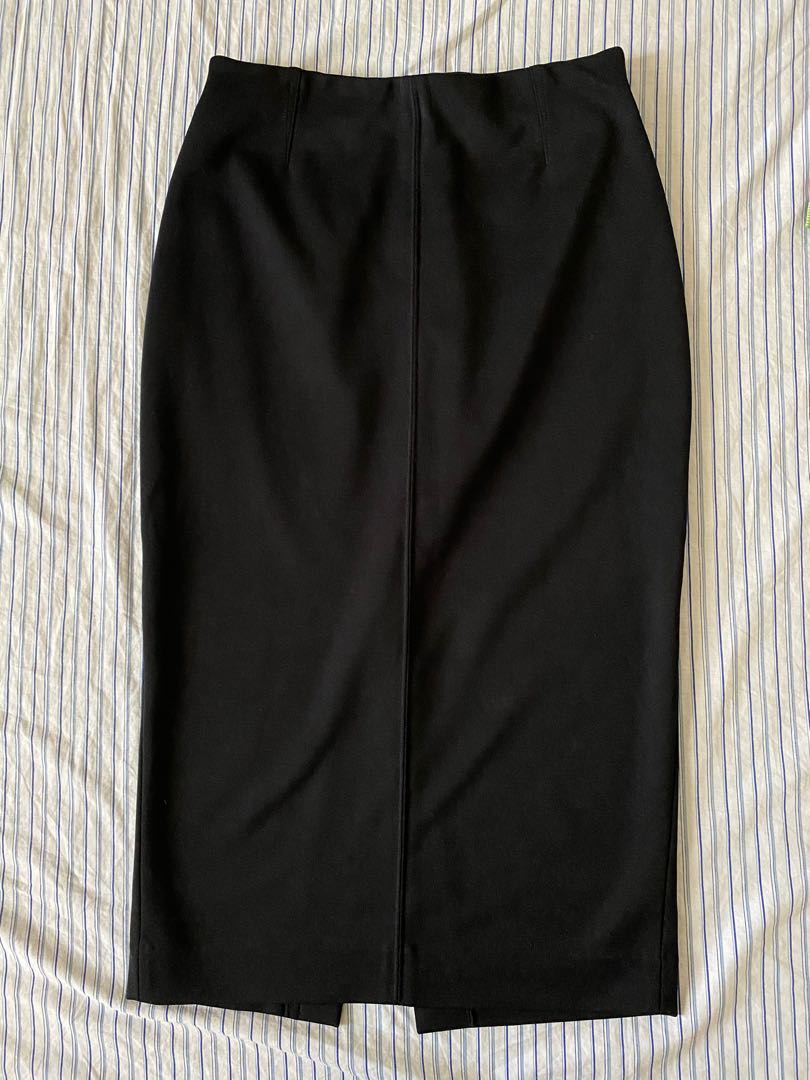 Black Uniqlo stretch skirt, Women's Fashion, Bottoms, Skirts on Carousell