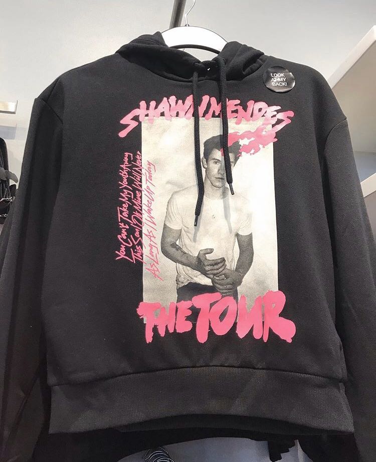H M Shawn Mendes The Tour Hoodie Fesyen Wanita Pakaian Wanita Atasan Di Carousell