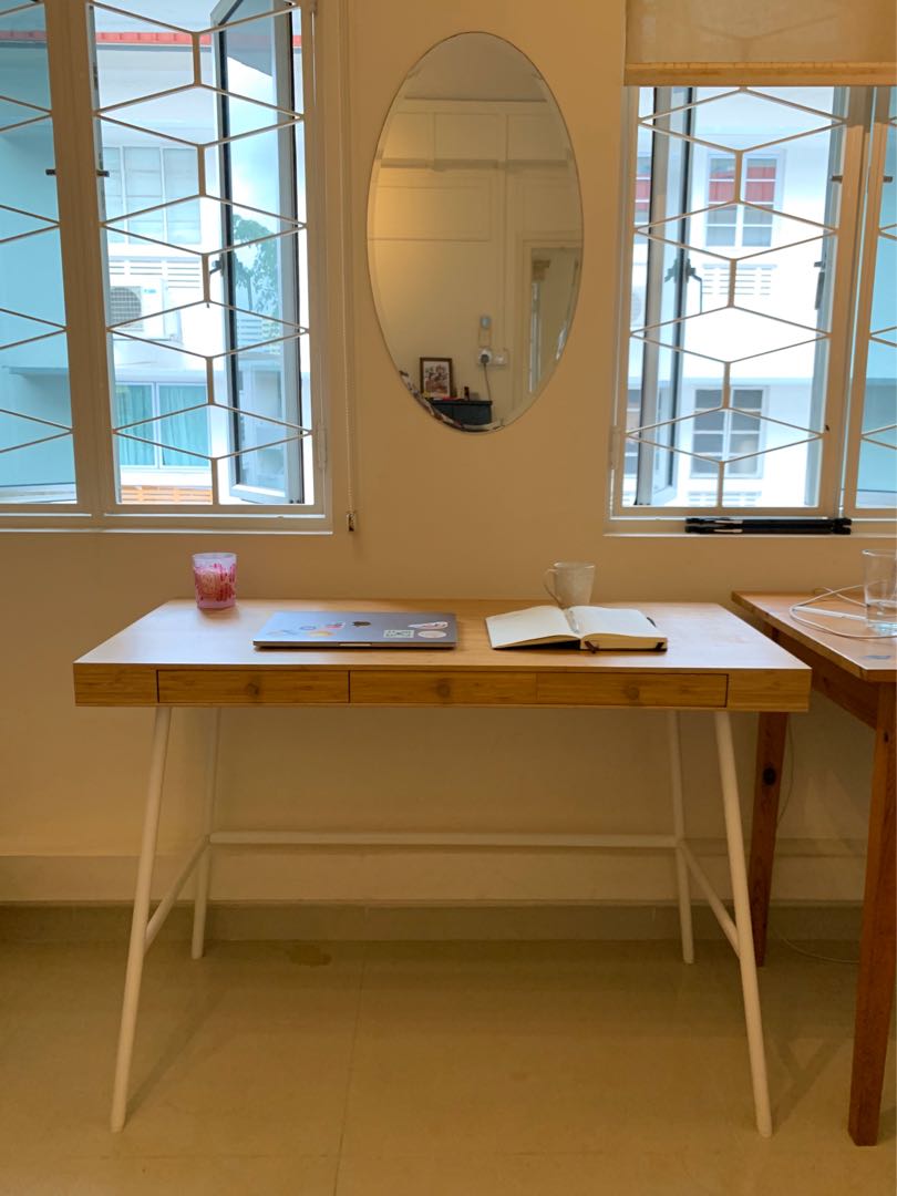 Lillasen desk store