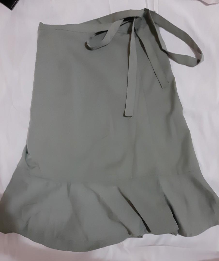 Self-tie Midi Skirt (Category: Skirts) located in Manila. Submitted by nitchei (Listing ID 268815699, Image 2). Description: Bangkok clothing brand Self tie midi skirt Premium Quality Super cute when worn Free size but can best fit small to medium frame Rfs: have another of this :).