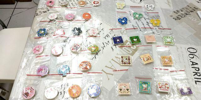 Hello  Kitty  花花胸章一套38個