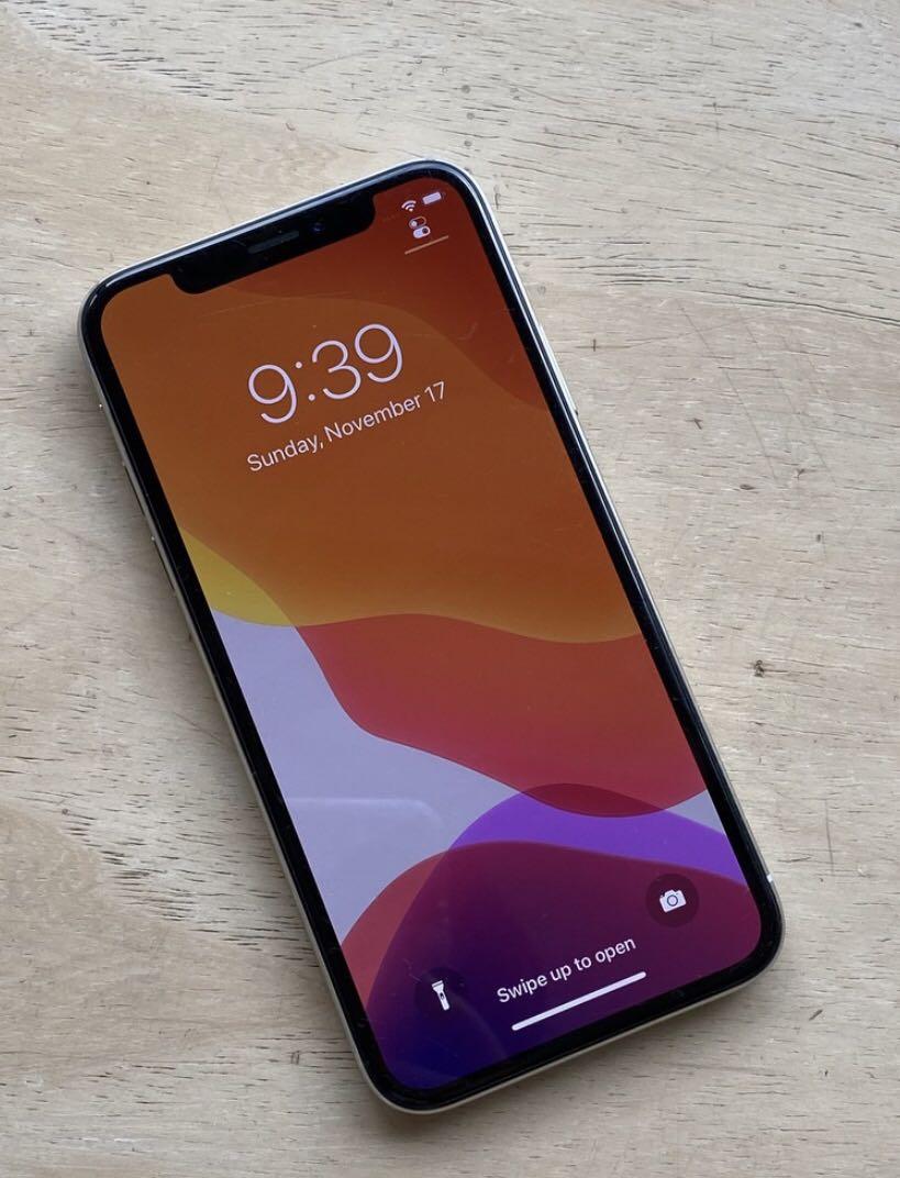 Iphone X 256 White (Category: iPhone X Series) located in Quezon City. Submitted by poshsassychic (Listing ID 268980857, Image 2). Description: Used with some dents with hairline scratches (chrome side) minor lcd issues with box original accessories RFS: Gifted an android phone.