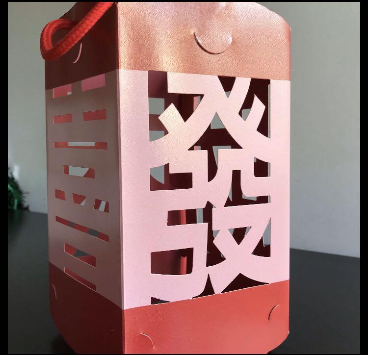 Lantern red packets (Category: Occasions & Party Supplies) located in Singapore. Submitted by cleo613 (Listing ID 268901151, Image 5). Description: •4 unique red packet attached on the lantern •The red packet is 2 layer design ⭕️Free normal mail** Top up for registered mail 🙏NO MEET UP,thanks ‼️‼️Buy 3 set and above red packets discount 10%‼️‼️ Please check others ang pow collection from my list😊 Hong bao ang bao ang pow Chinese New Year dog ye