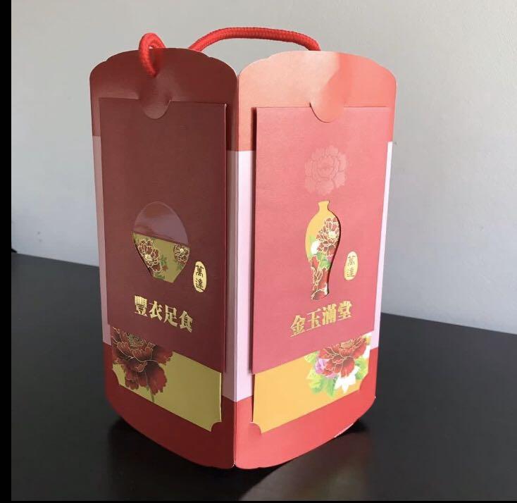 Lantern red packets (Category: Occasions & Party Supplies) located in Singapore. Submitted by cleo613 (Listing ID 268901151, Image 3). Description: •4 unique red packet attached on the lantern •The red packet is 2 layer design ⭕️Free normal mail** Top up for registered mail 🙏NO MEET UP,thanks ‼️‼️Buy 3 set and above red packets discount 10%‼️‼️ Please check others ang pow collection from my list😊 Hong bao ang bao ang pow Chinese New Year dog ye