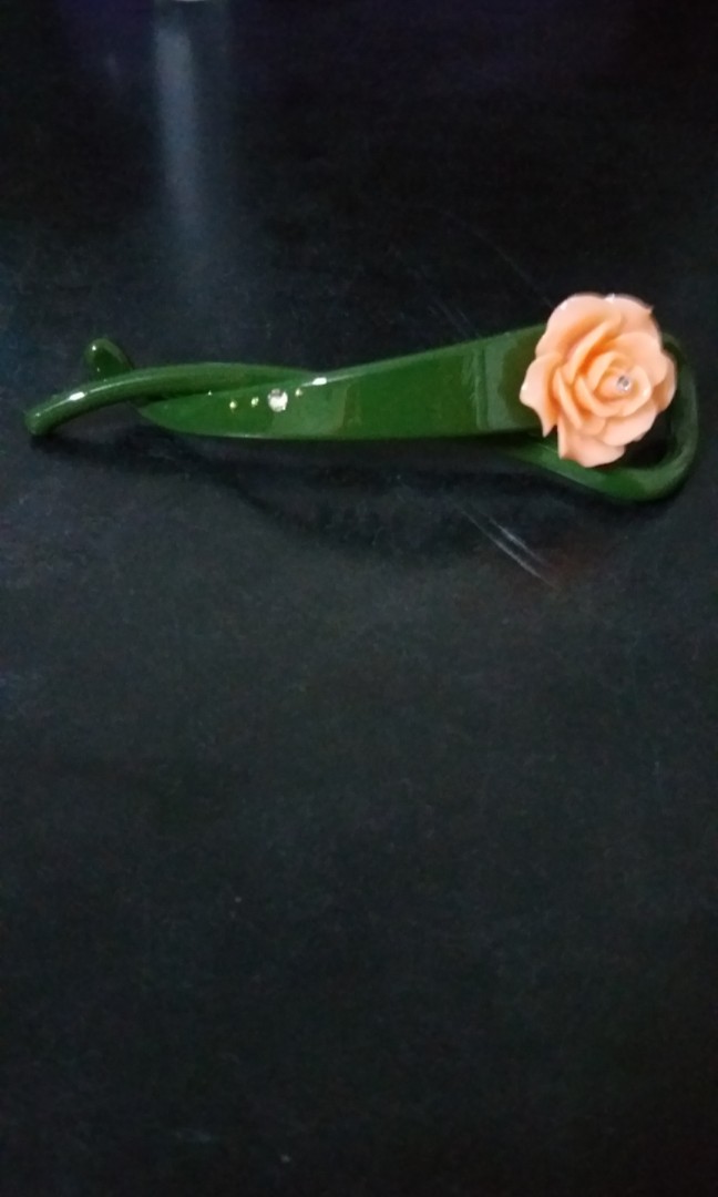 Muchas hair clip shop