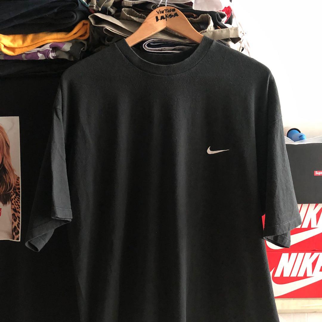 Nike Small Logo Tee, Men's Fashion 