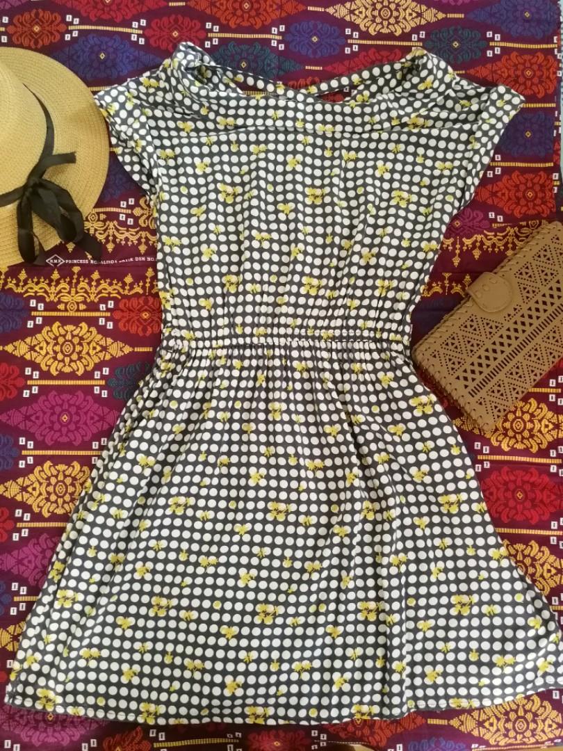 Blue Polka dot Retro Style Dress (Category: Dresses) located in Quezon City. Submitted by gabade (Listing ID 269064689, Image 2). Description: 📍Blue Polka Dot Retro Style Dress ✔️Condition: Very Good ✔️Size/Color: Small/Navy Blue and White Polka Dot with Yellow accent ✅ I'm 5'1 and the dress fell till my mid tigh ✔️Specs: with side pockets + criss croas design at the back ✔️ Perfect for new year event ✔️RFS: Decluterring #photocontest1 #treasure