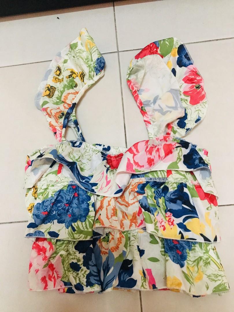 Flowers Top (New) (Category: Blouses) located in Port Klang. Submitted by jojohere0326 (Listing ID 269064708, Image 2). Description: Flowers Top (New) Size: S Condition: 10 / 10 Price:RM 15 included postage.