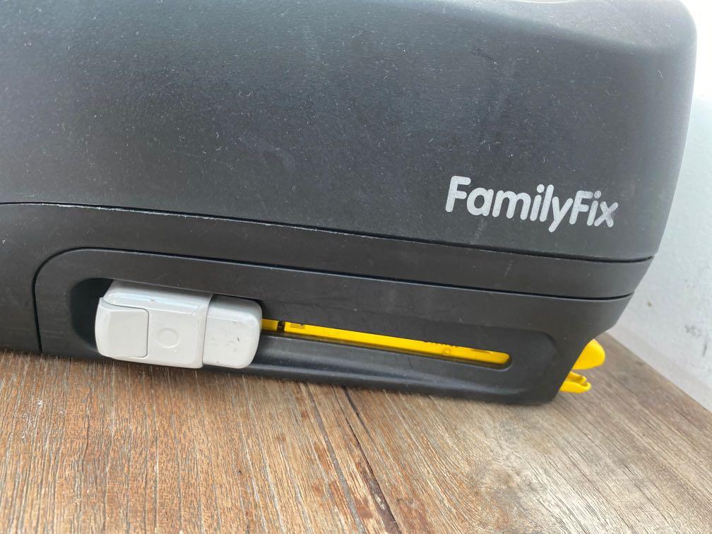 Maxi Cosi Family Fix base, Babies & Kids, Going Out, Car Seats on Carousell