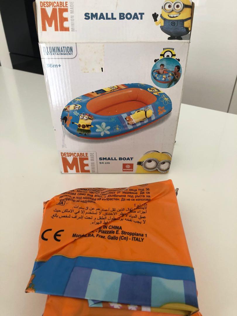 Minion outlet pool float