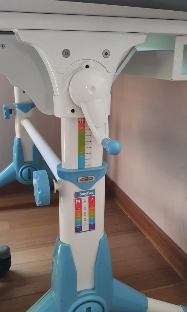 Singbee ergonomic study table (Category: Tables & Sets) located in Singapore. Submitted by lingsugi (Listing ID 269035953, Image 2). Description: https://www.singbee-tw.com/product/17/29/194 The height of table adjusts by crank-handle between 65-74cm, and is available on 2-side could be eaily to fit space. Perfect 5-stage of full tilting angle up to 18°..
