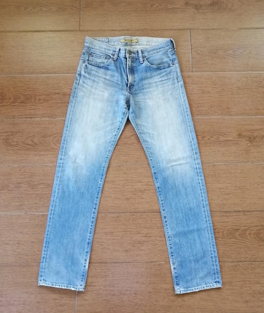 uniqlo light wash jeans