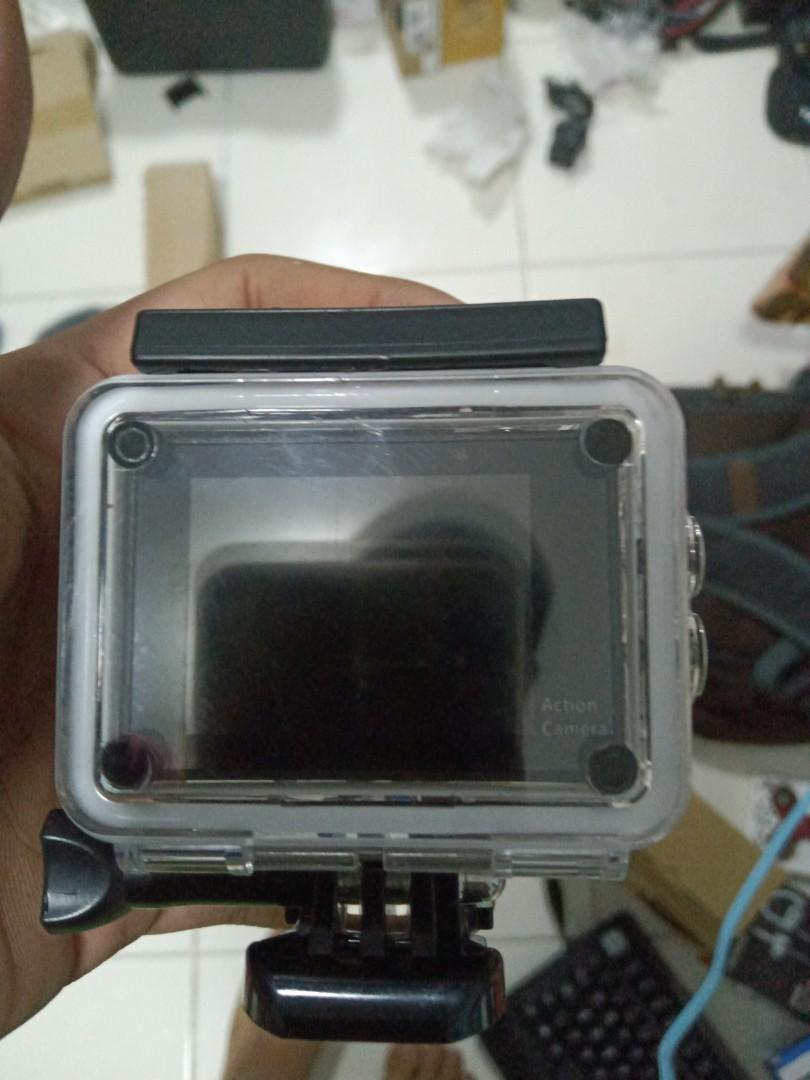 Action Camera (Category: Cameras) located in Singapore. Submitted by arihq (Listing ID 269251359, Image 2). Description: The camera does not come with the battery.