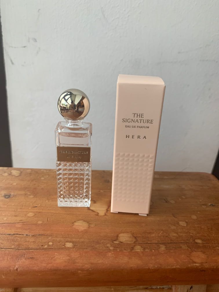 Hera signature on sale perfume