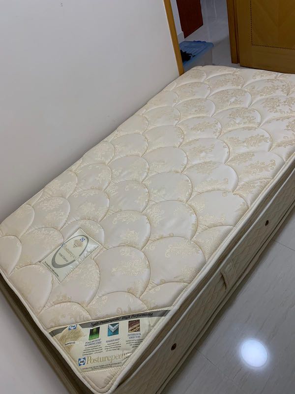 Sealy hotel outlet deluxe mattress
