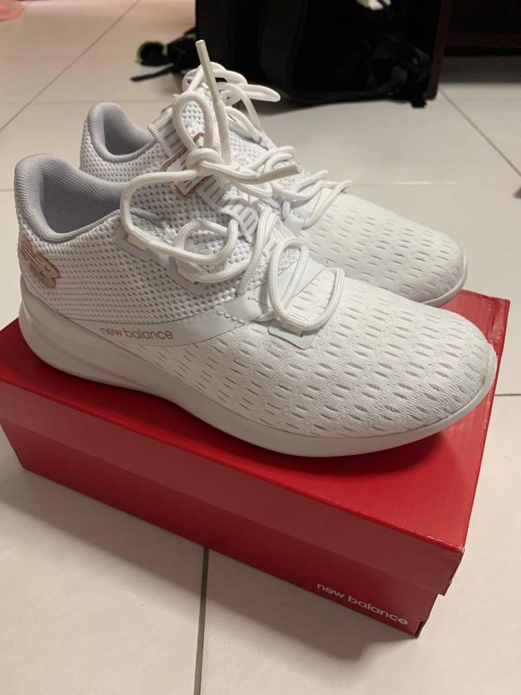 new balance women's district run