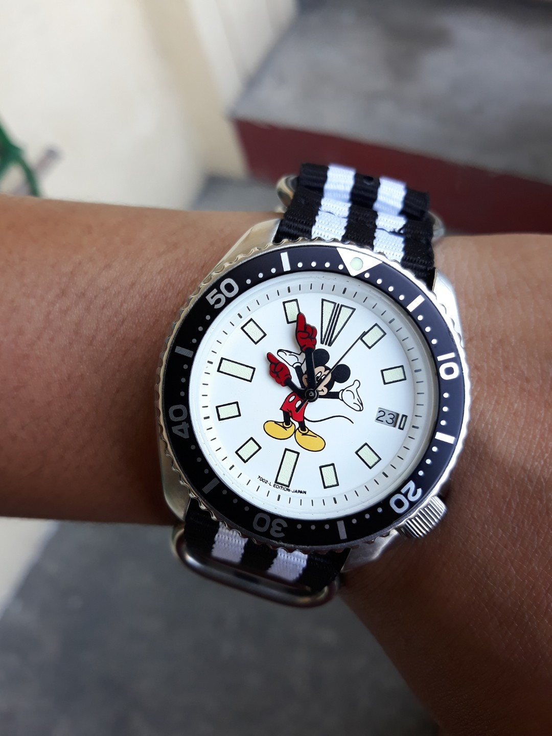 Seiko mickey cheap mouse divers watch