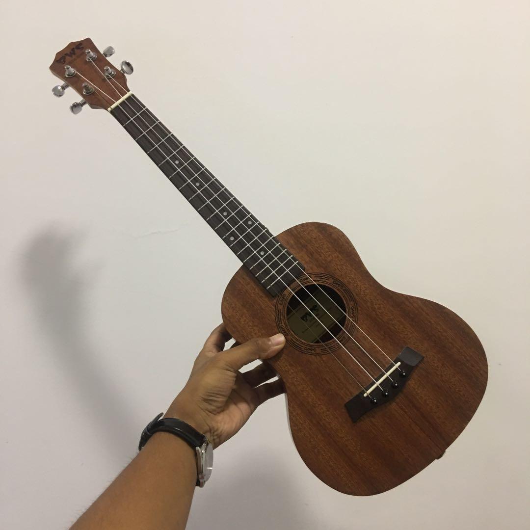 BWS 26” Tenor Ukulele with Low G String, Hobbies & Toys, Music & Media