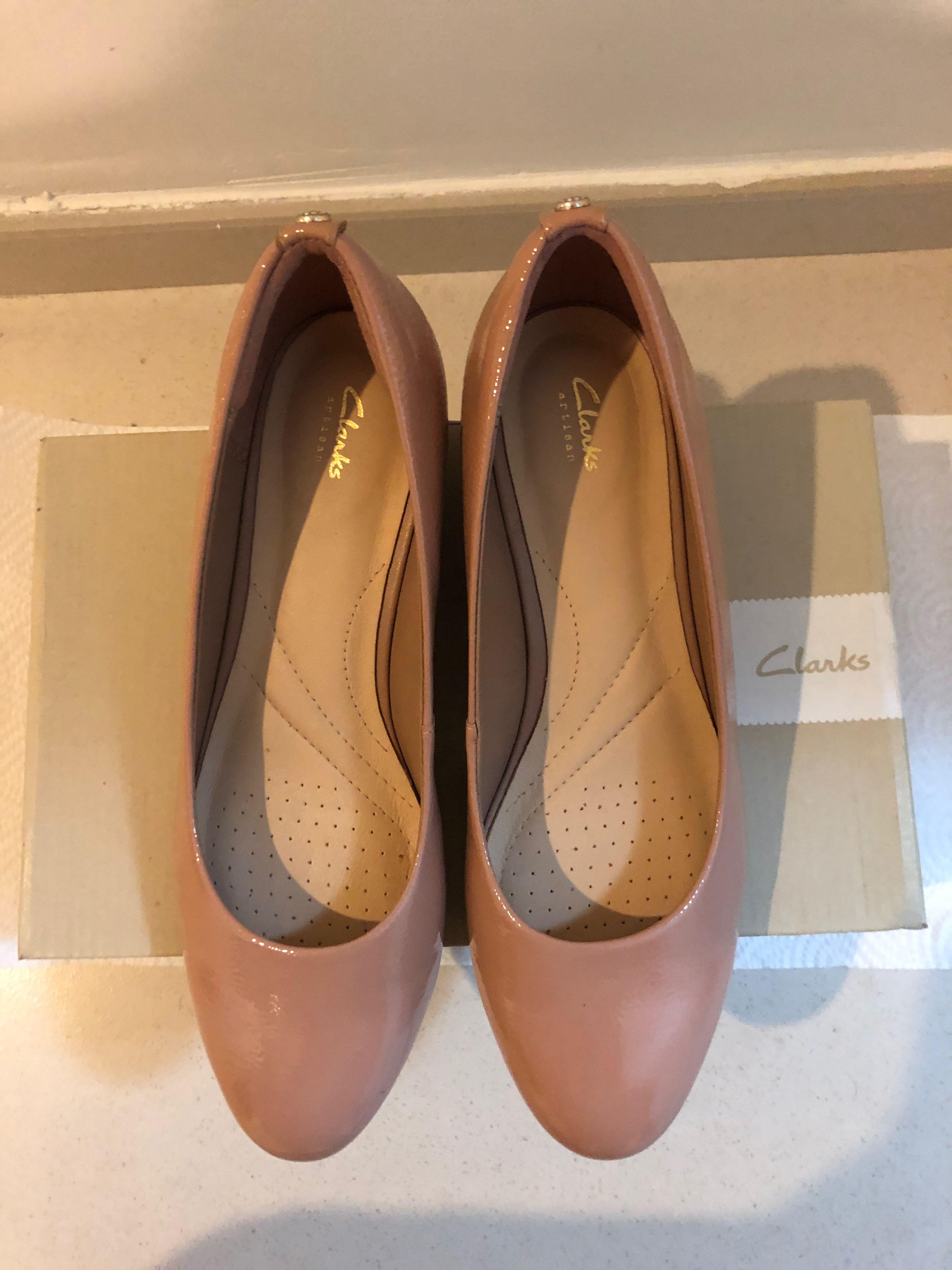 Clarks Shoes, Women's Fashion, Shoes, Flats & Sandals on Carousell