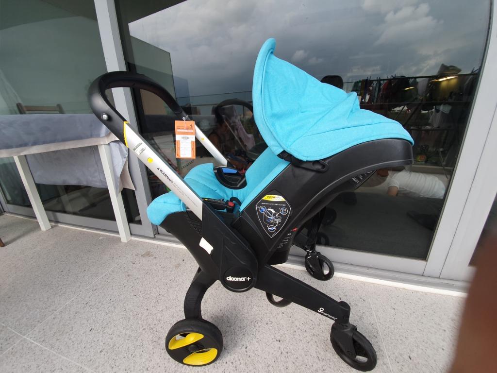 Lightly used Doona car seat stroller selling for cheap