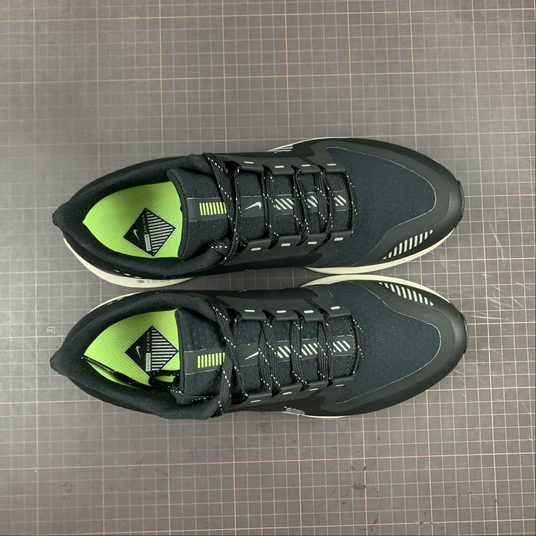 nike moire cortez