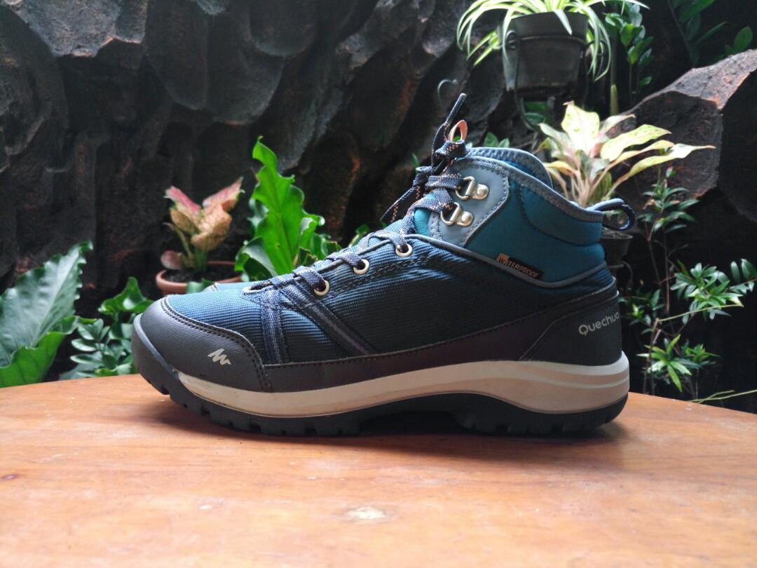 Quechua Decathlon Sepatu Hiking Sepatu Outdoor Sepatu Gunung Fesyen Pria Sepatu Sepatu Boot Di Carousell