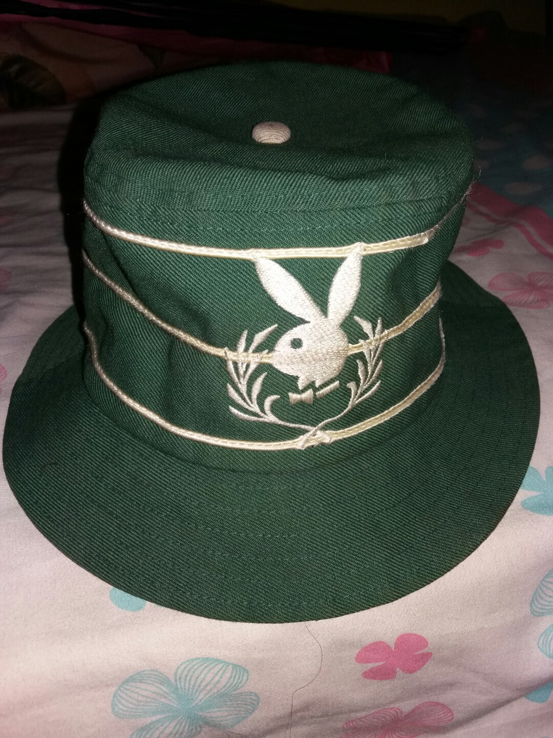 Topi bucket hat playboy, Fesyen Wanita 