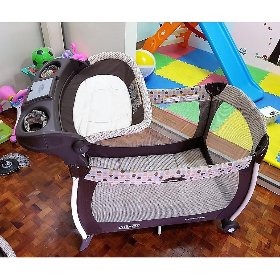 playard with bassinet and changer