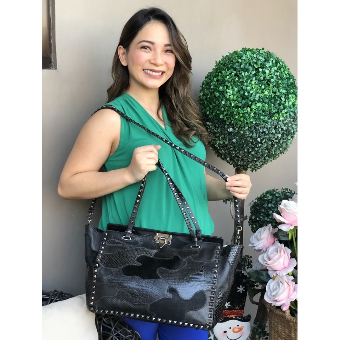 Authentic Valentino Rockstud Limited Swirl Fur & Black Medium Tote Bag., Women's Fashion, Bags & Wallets, Cross-body on Carousell