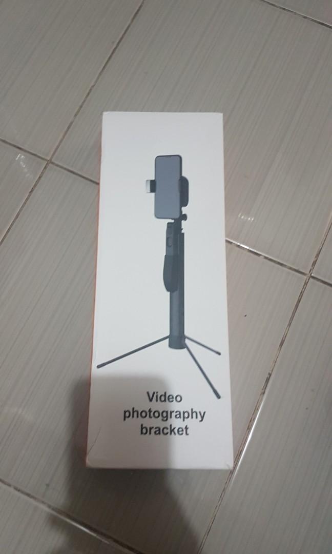 Selfie stick stabilizer (Category: Mounts & Holders) located in Cabuyao City. Submitted by chachacabuyao123 (Listing ID 269450046, Image 1). Description: Video photography bracket With bluetooth remote shutter Use for testing purposes 360 rotation manual shooting... 1.6m /160cm in lenght Black in color With built in flash For more info search A21 stabilizer in youtube.