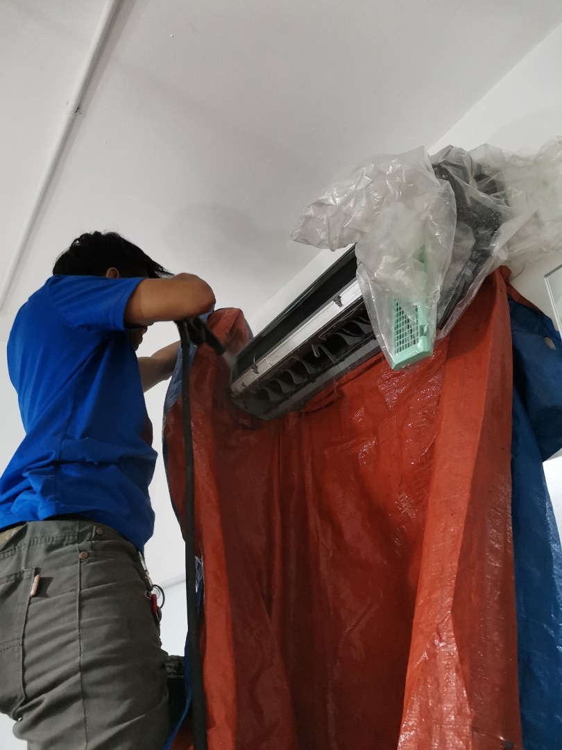Aircon cleaning and installation services