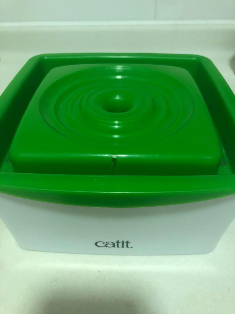 Catit Water Fountain with new filter, 寵物用品, 寵物家品及其他 Carousell