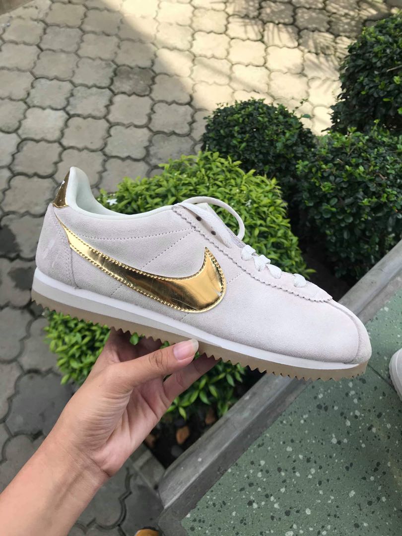 Egoísmo Herencia Maquinilla de afeitar Nike Classic Cortez White and Metallic Gold, Women's Fashion, Footwear,  Sneakers on Carousell