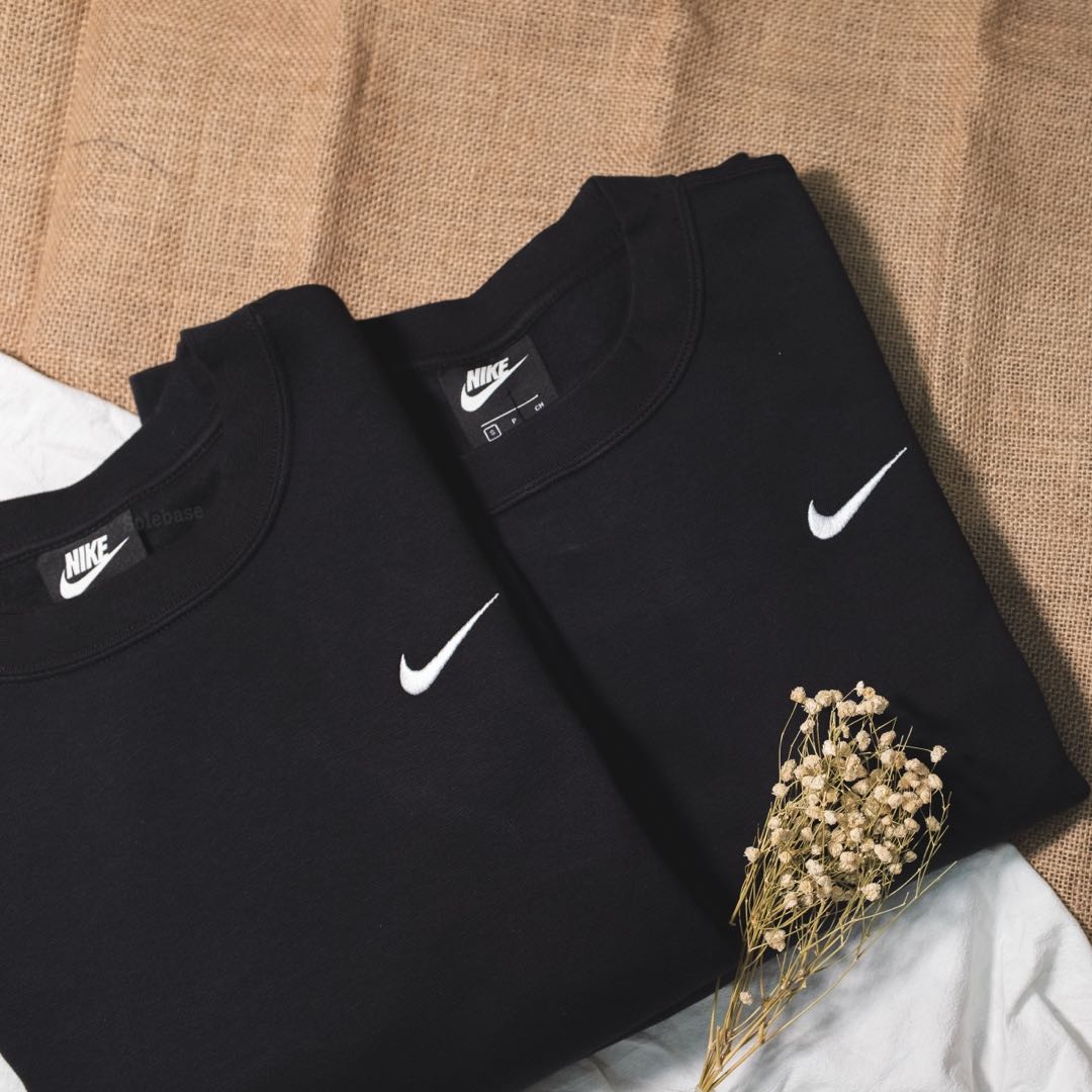 Nike mini logo crewneck