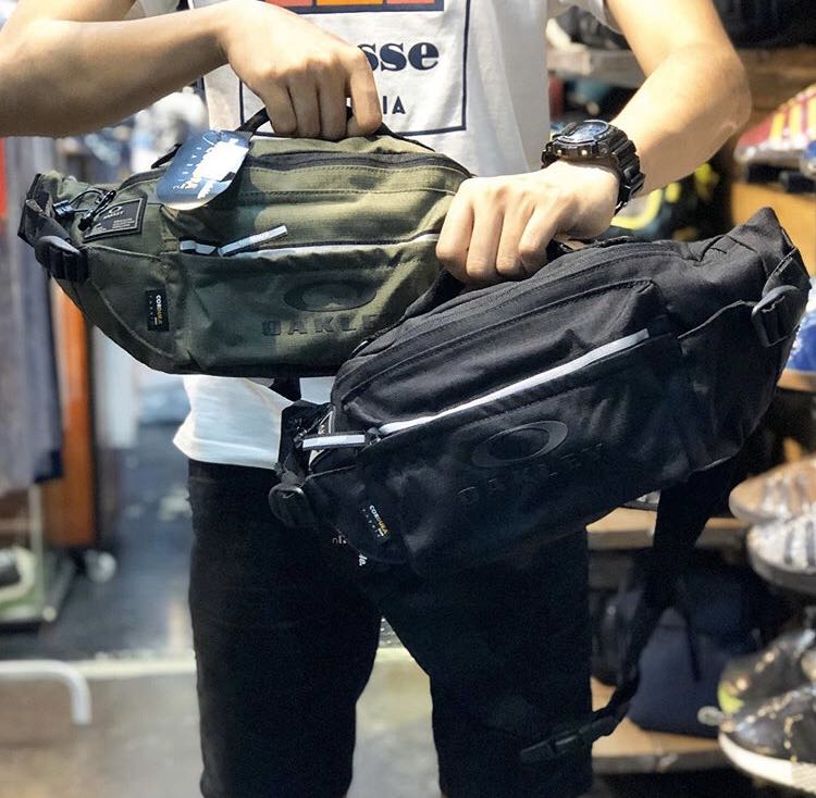 OAKLEY CROSS BODY BAG Men s Fashion Bags Sling Bags on Carousell