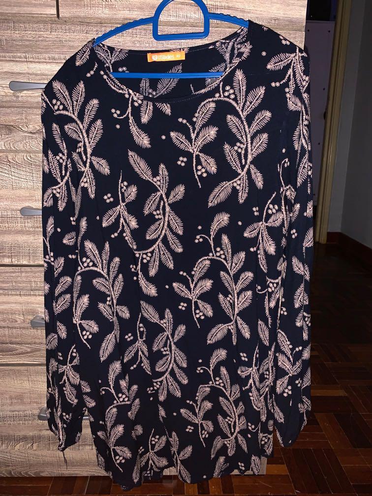 Pattern blouse (Category: Blouses) located in Bangi. Submitted by alyoevera (Listing ID 269650014, Image 1). Description: Only wear three times Condition 10/10 Very Comfortable to wear especially in hot weather Suitable for casual wear.