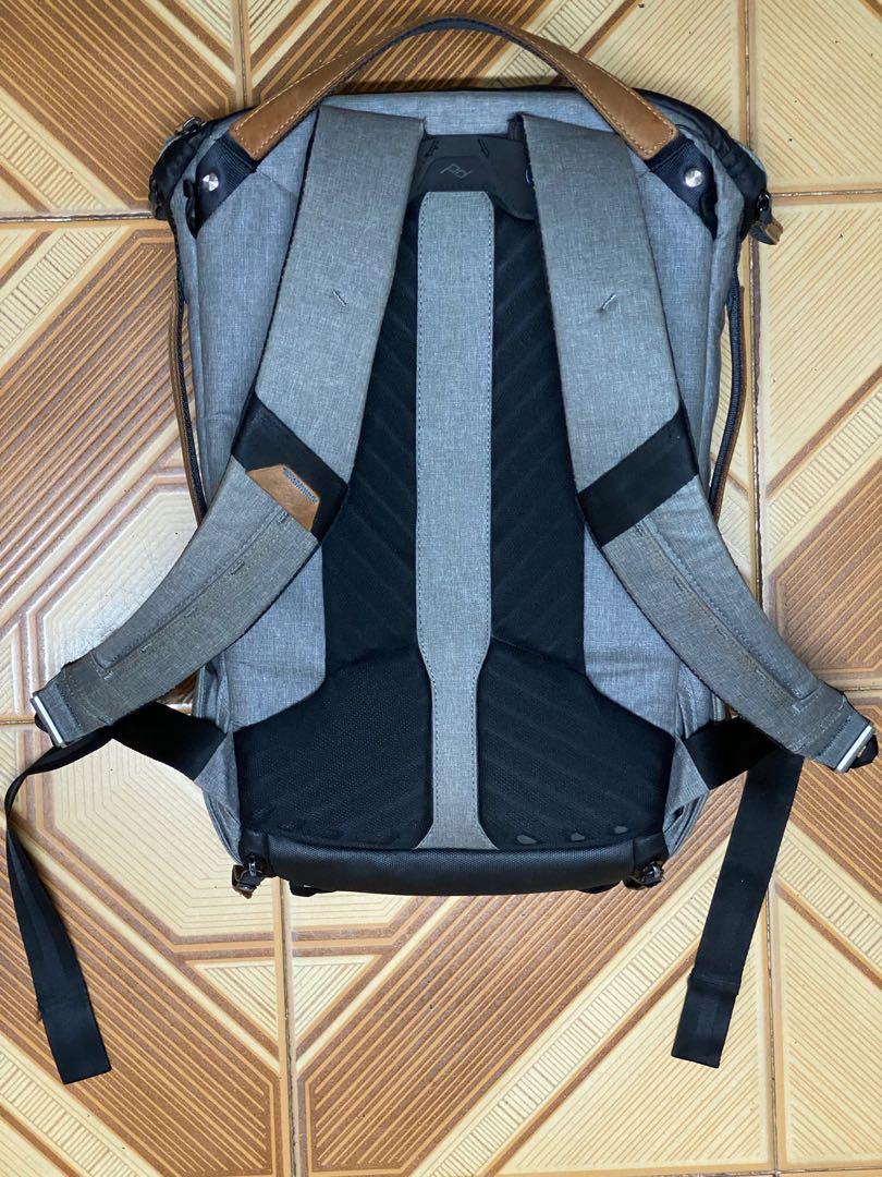 Peak design Everyday backpack v1 Ash 20L, 名牌, 手袋及銀包 on Carousell